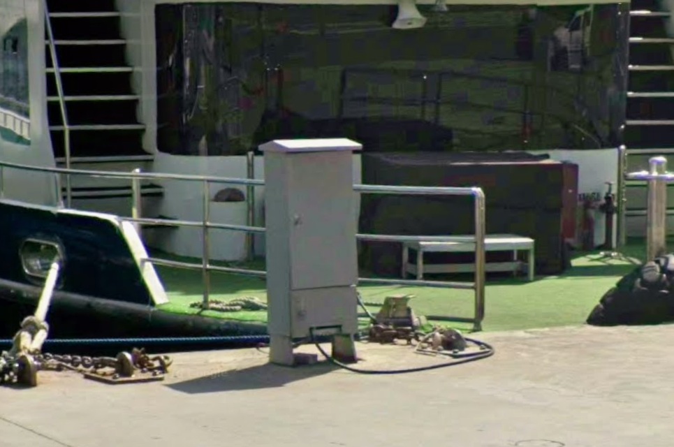 Shore electrical pedestal for small tour boats